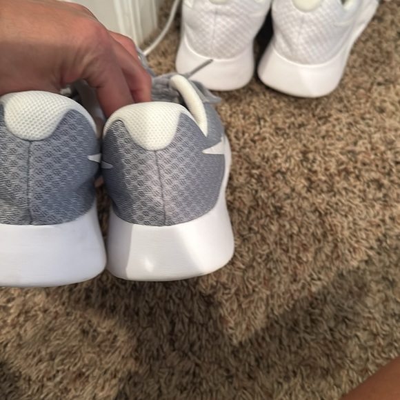 Nike Women’s grey Tanjun - Picture 3 of 4